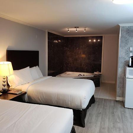 Regency Inn & Suites كورنوال المظهر الخارجي الصورة