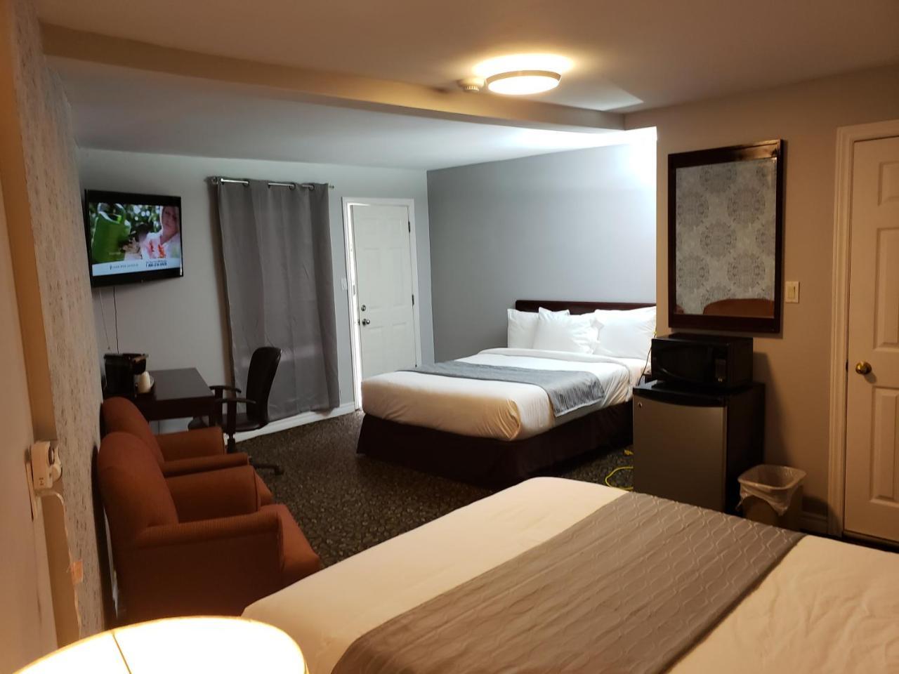 Regency Inn & Suites كورنوال المظهر الخارجي الصورة