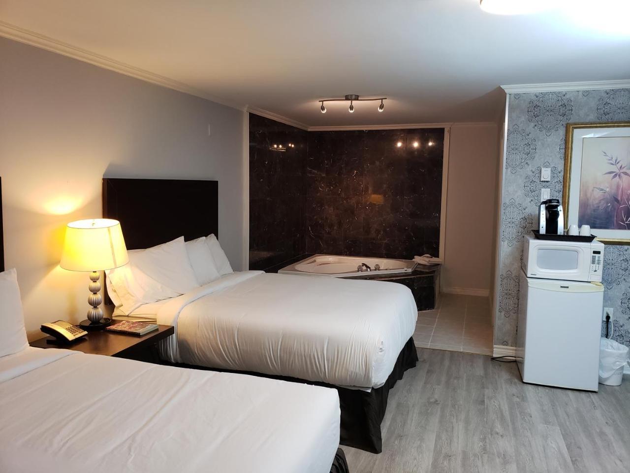Regency Inn & Suites كورنوال المظهر الخارجي الصورة
