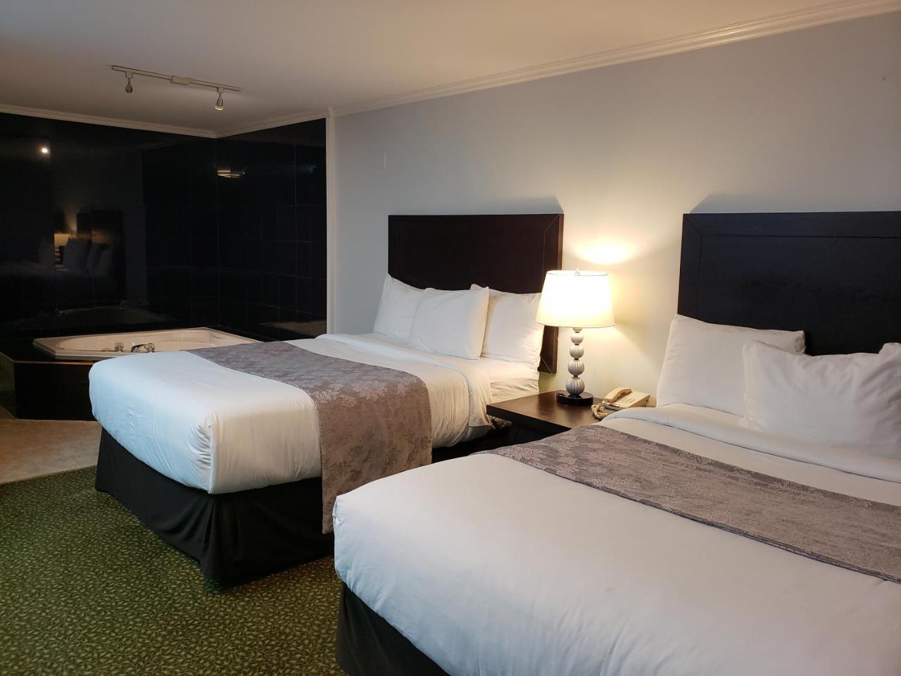Regency Inn & Suites كورنوال المظهر الخارجي الصورة