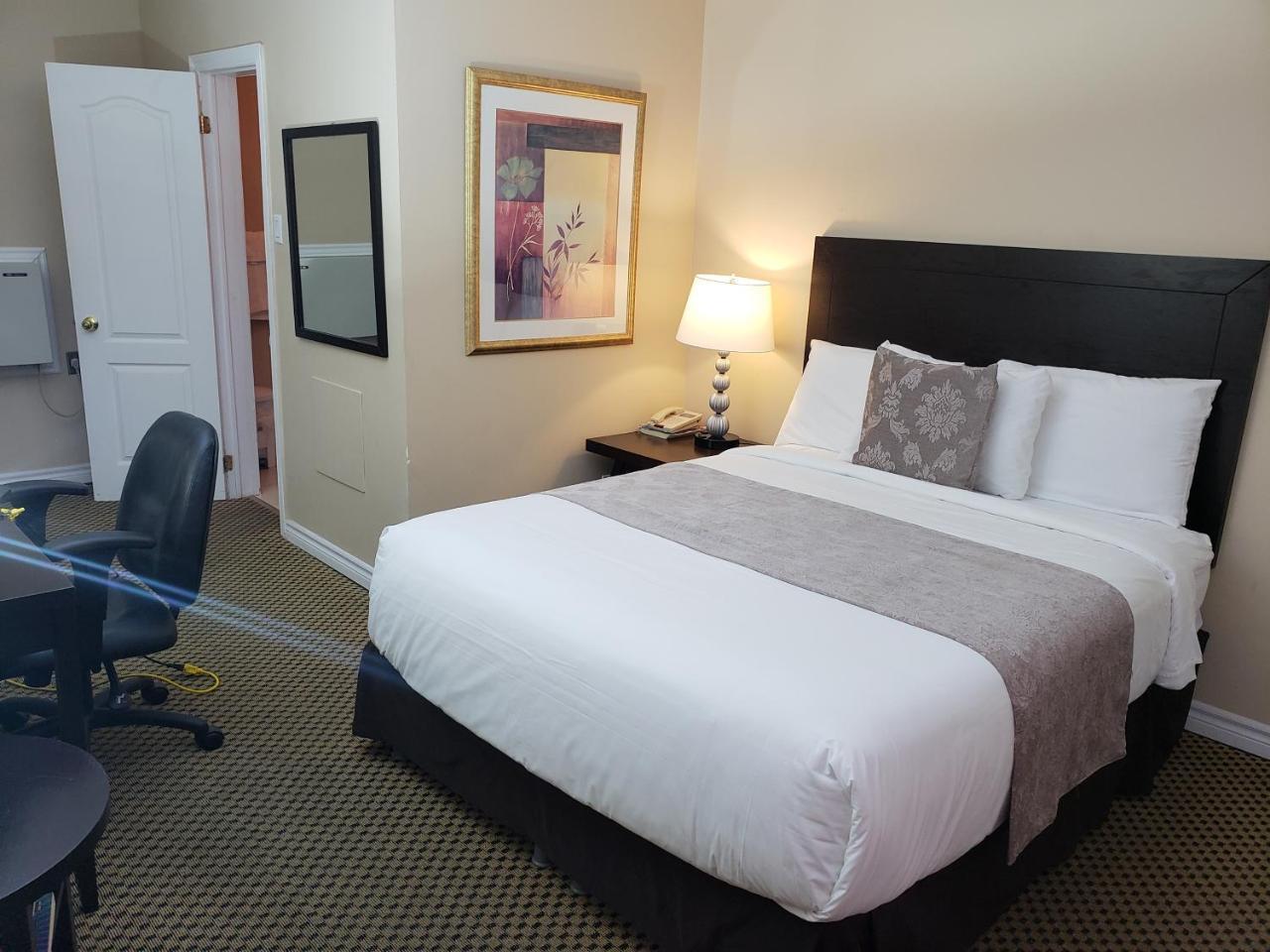 Regency Inn & Suites كورنوال المظهر الخارجي الصورة