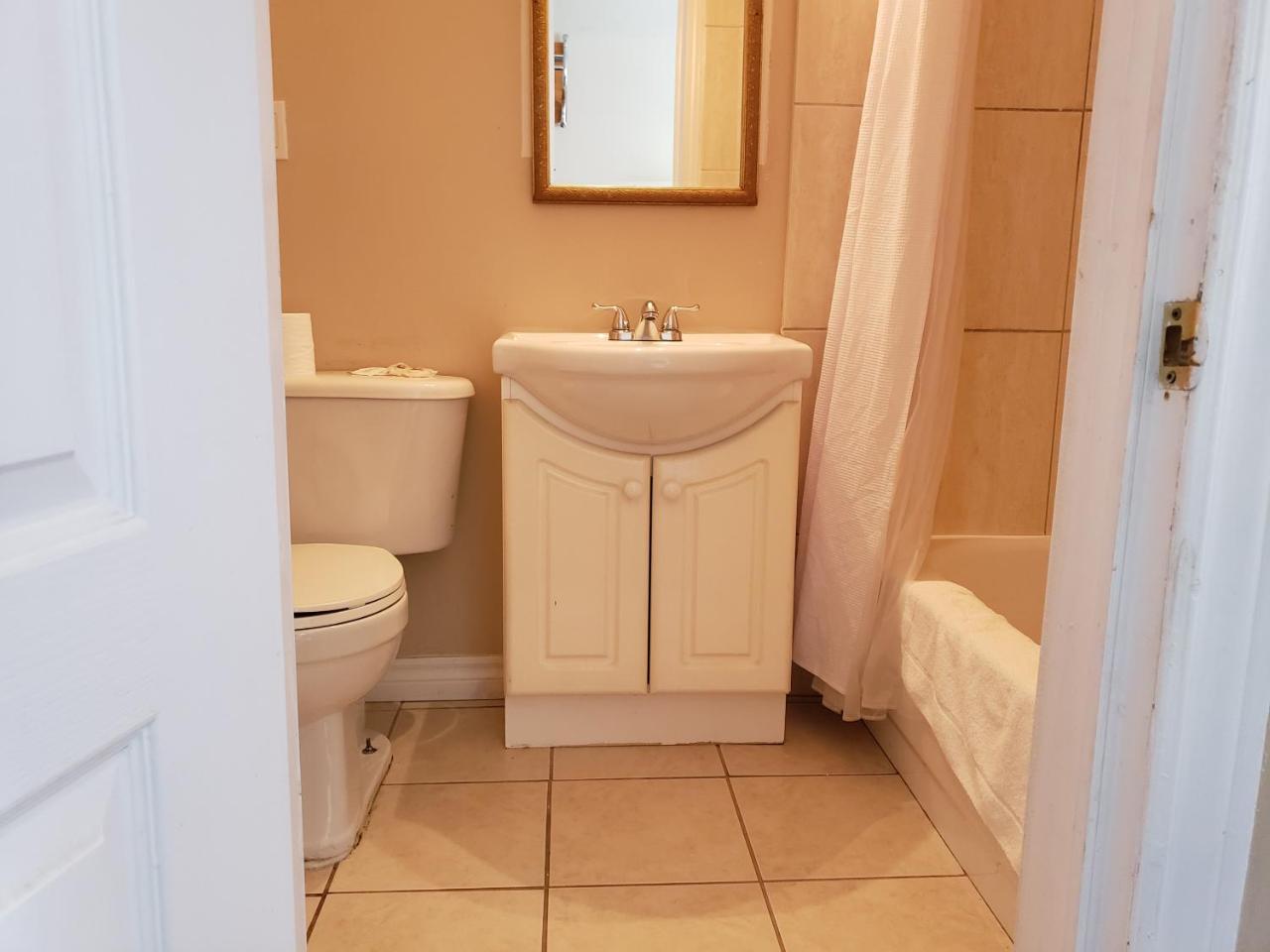 Regency Inn & Suites كورنوال المظهر الخارجي الصورة