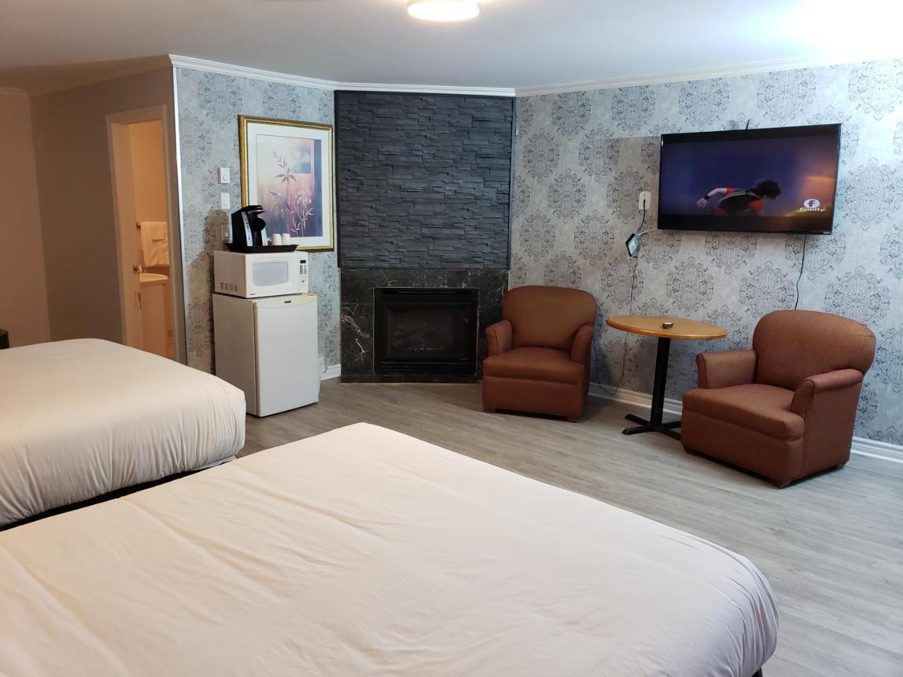 Regency Inn & Suites كورنوال المظهر الخارجي الصورة